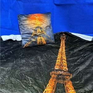 Eiffel Tower Blanket and Pillow Set